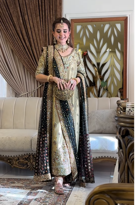 SUMBUL IQBAL 3.0 - Skin Gold